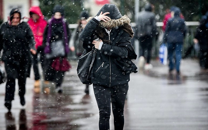 Doğu'da sağanak Batı'da fırtına var! Meteoroloji paylaştı