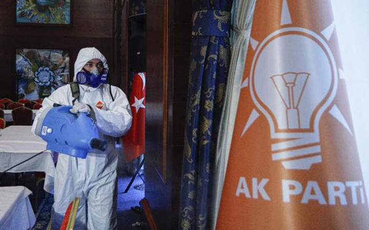 AK Parti Genel Merkezi koronavirüse karşı dezenfekte edildi