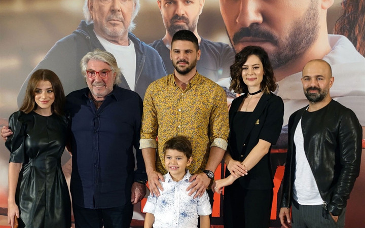 TRT 1 dizisi Şampiyon'da şoke eden ayrılık resmen yaprak dökümü yaşandı