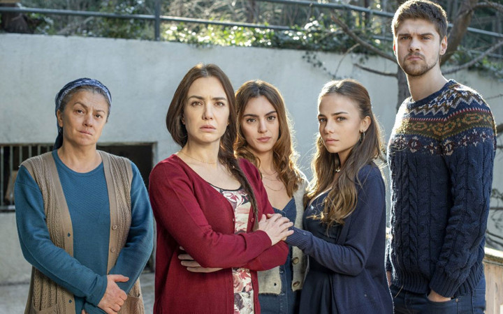 Kanal D Zalim İstanbul yıldızı Deniz Uğur'un acı günü koronavirüsten kaybetti