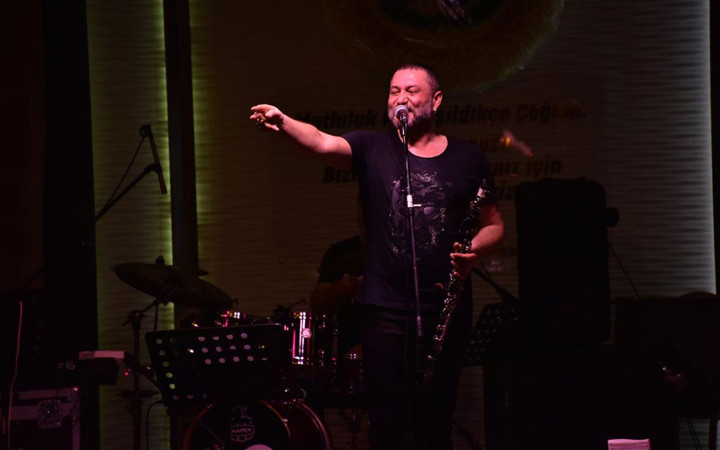 Hüsnü Şenlendirici koronadan kaçtı çiftçilik yapmaya başladı