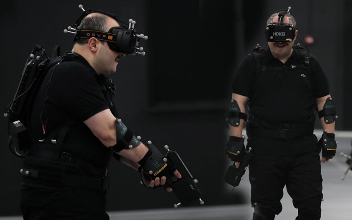 Sanayi Bakanı Mustafa Varank silah kuşandı polislerle hücre evi bastı!