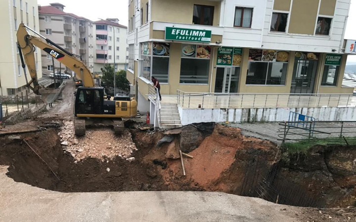 Bilecik'te alt yapı çalışması sırasında göçük