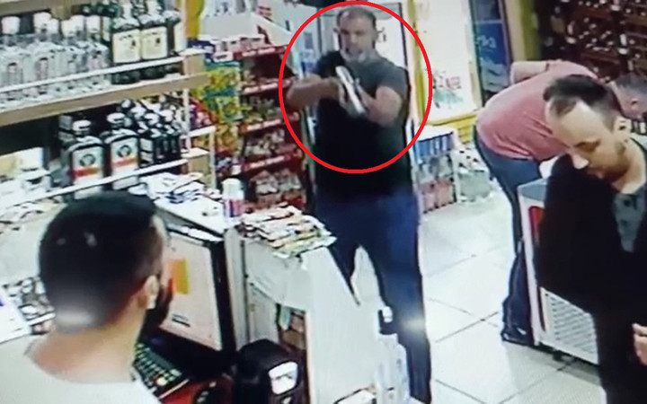 Bursa'da korkunç cinayet! Müşterilerinin gözü önünde vuruldu