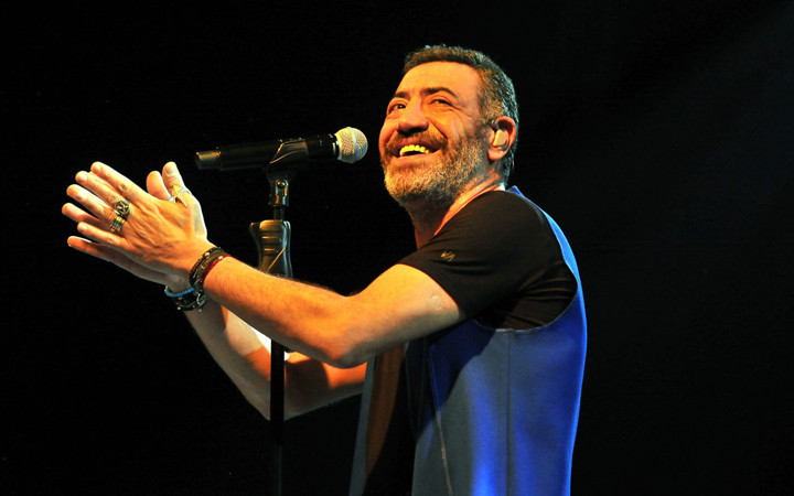 Hakan Altun Kanal D Çok Akustiğe konuk oldu! Sosyal medya adeta yıkıldı