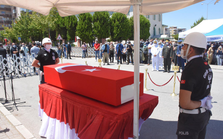 Şampiyon Şehit Semih Güzelay İzmir'de son yolculuğuna uğurlandı