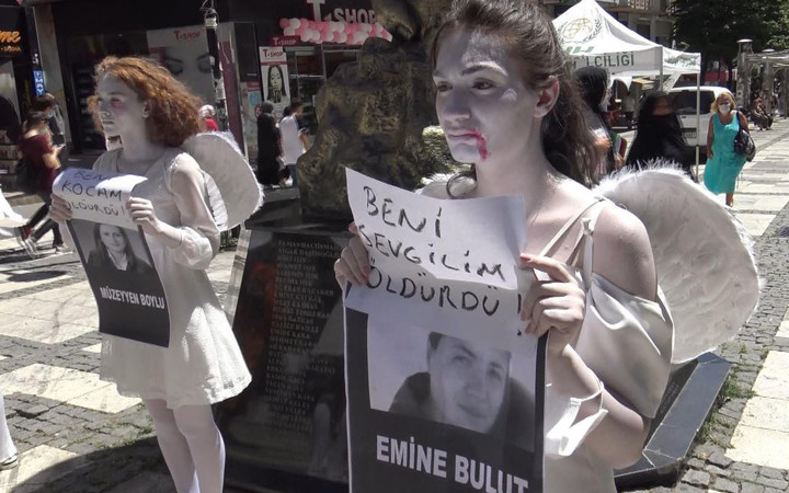 Avcılar'da kadın cinayetleri protestosunda gözyaşı hakim oldu! Benim eşim de...