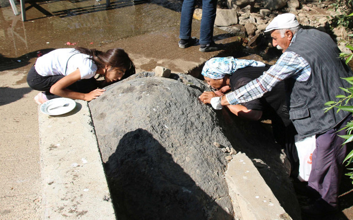 Muş'taki bu çeşmede 'Hızır'ın atının ayak izi var! Korumaya aldılar