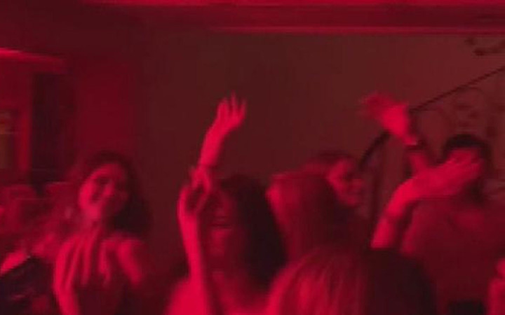 Pes dedirten görüntüler! Boğaz'a karşı 'korona' partisi