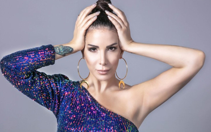 Tuğba Özerk pet şişeden elbisesi olay oldu! Dekoltesi göz kamaştırdı