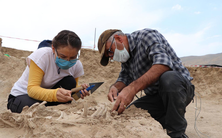 Van'da bebek iskeleti ortaya çıkarıldı Urartularda soylu bir aileye ait deniyor