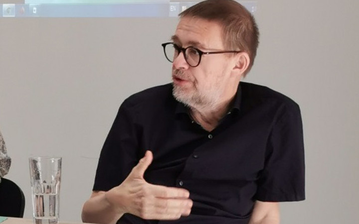 İstanbul'da ABD'li gazeteci eşinin yanında lüks minibüsün içinde öldü kimsenin haberi olmadı