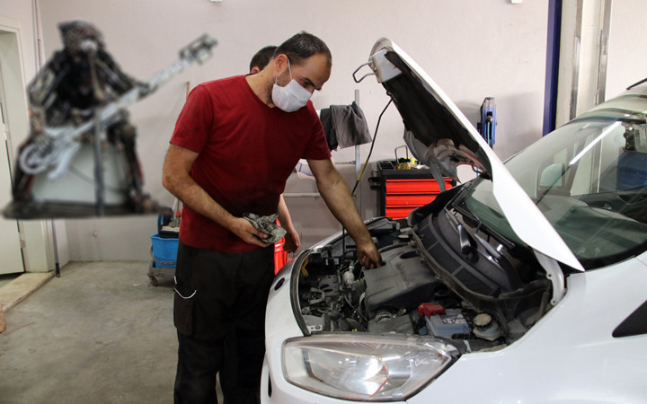 Hurda otomobil parçalarından gitarcı yaptı Düzce'de müşterileri şaşırttı