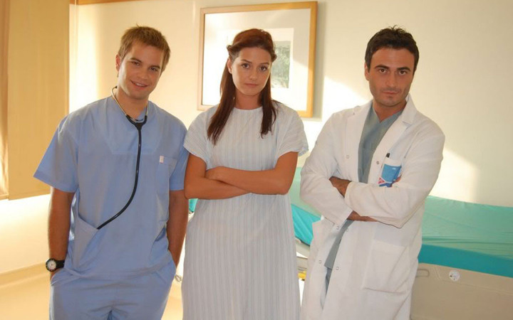 Doktorlar dizisinin yıldızları Yasemin Özilhan Yağmur Atacan 14 yıl sonra bir araya geldi