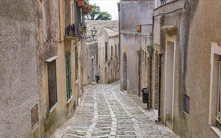 İtalya'da bu evlerin fiyatı 9 TL'den başlıyor! İşte şartlar