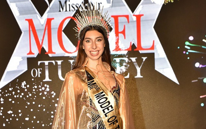 16 yaşında Miss Model seçildi! Ceyda Toyran'ın Instagram pozları olay