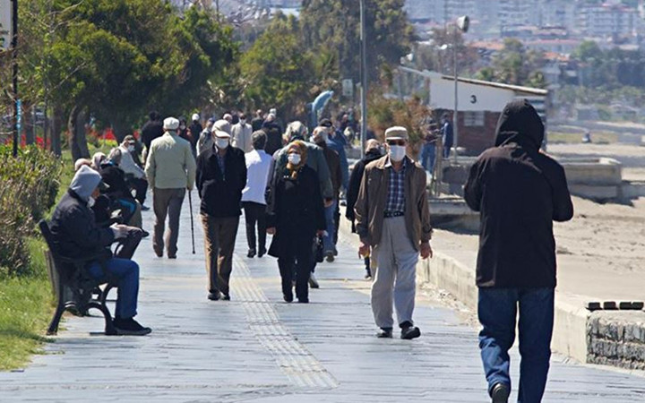 Ankara ve İstanbul da var! 27 şehirde 65 yaş üstüne sokağa çıkma yasağı geldi