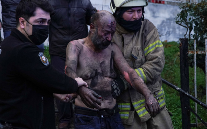 İstanbul Güngören'de dehşet anları! Yürekler ağızlara geldi bu halde kurtardılar...