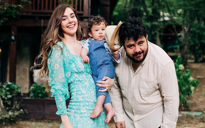 İkinci kez anne olan Berfu Yenenler oğlu Mete'yi ilk kez paylaştı! 'Evde 3 Eser olacak'
