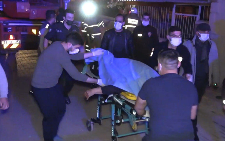 Korkunç olay! Önce eşini bıçaklayarak öldürdü, ardından evini ve otomobilini ateşe verdi