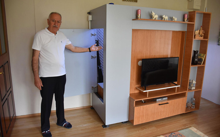 İzmir'de deprem korkusuyla evinin salonuna bunu yaptı! 66 ton basınca dayanaklı