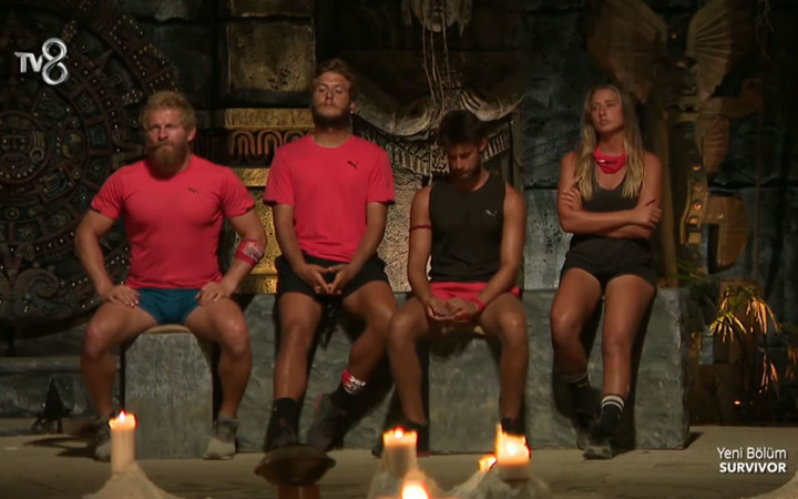 Survivor'da bir ilk! Aleyna ve Ayşe'nin aileleri birbirine girdi Acun Ilıcalı sert konuştu