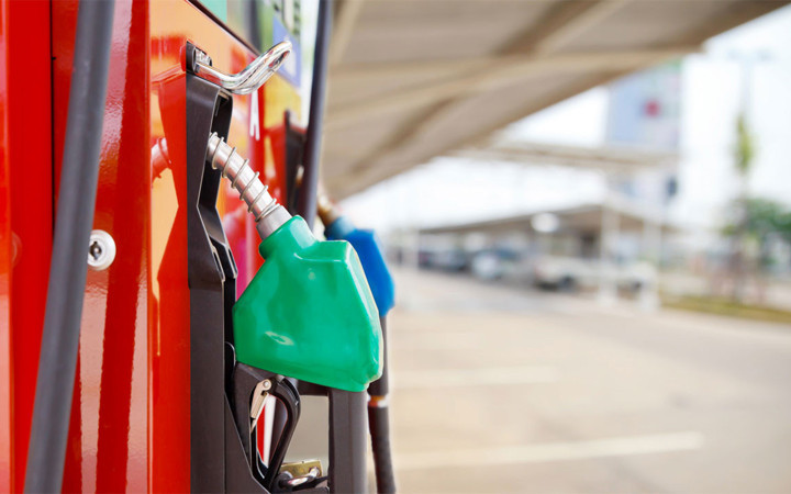 Bugün doldurmayın! Akaryakıtta büyük indirim yarın pompaya yansıyor!