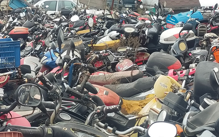 Edirne'de sayı her gün artıyor! Milyonluk servet otoparkta çürüyor: 13 yıldır bekleyen var