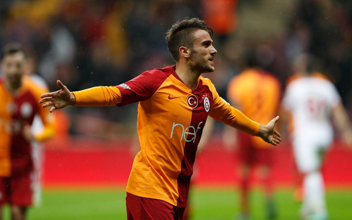 Galatasaray'ın yıldızı açtı ağzını yumdu gözünü: "Dönerci bile benden daha çok kazanıyor"