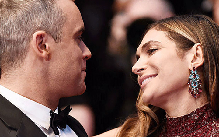 Robbie Williams'ın Türk eşi, çıplak fotoğrafını paylaştı! 'Seks bombası'