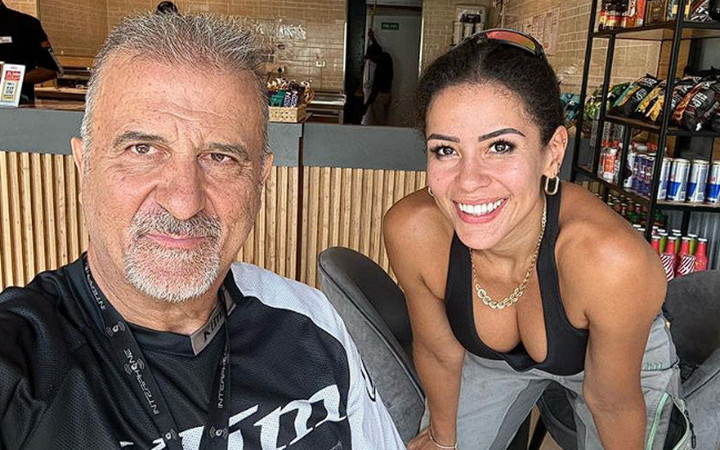 Motosikletle dünya turu yapan çifte korkunç saldırı: 7 sapık, kadına tecavüz etti!