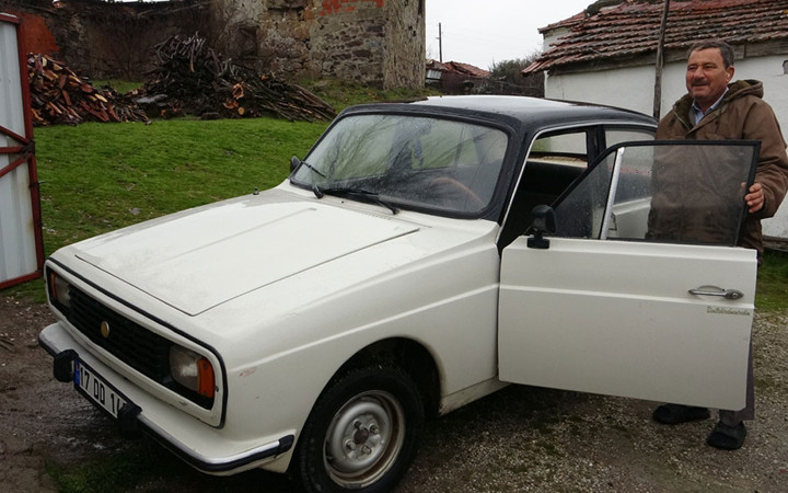 Çanakkale'de 1997 model Anadol'a bakan bir daha bakıyor 33 yıllık sahibi anlattı