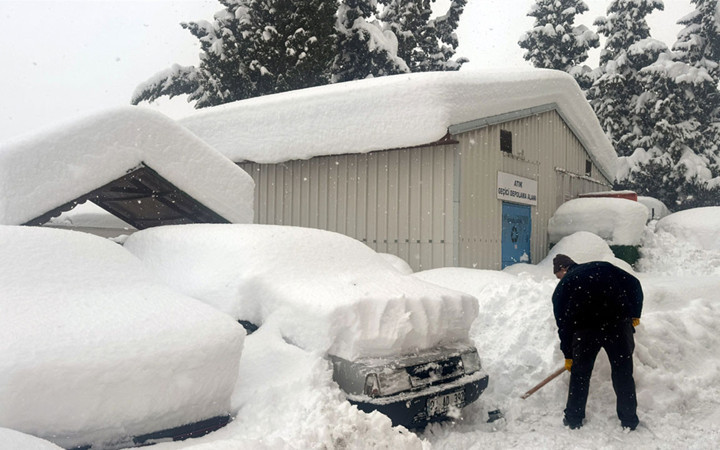 Son 28 yılın en yüksek kar kalınlığı ölçüldü! Artvin'de şaşkına çeviren görüntü