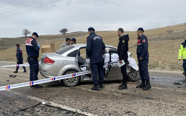 Bayram öncesi feci kaza! Ankara'da iki otomobil çarpıştı, 6 kişi hayatını kaybetti