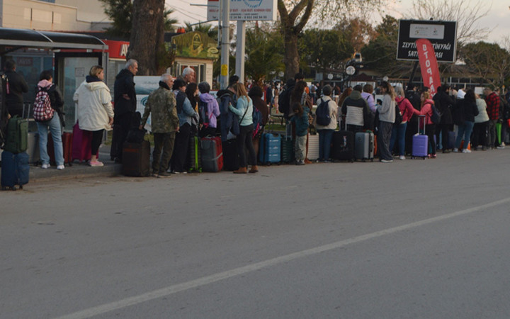 Bayram tatili 9 gün oldu! Herkes oraya gidiyor kuyruk aldı başını gitti