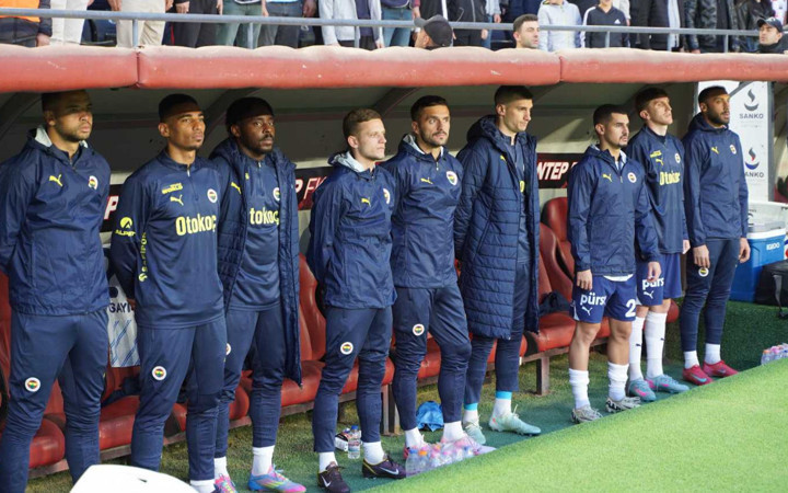 Fenerbahçe'de Mourinho operasyonu: 8 isimle yollar ayrılıyor