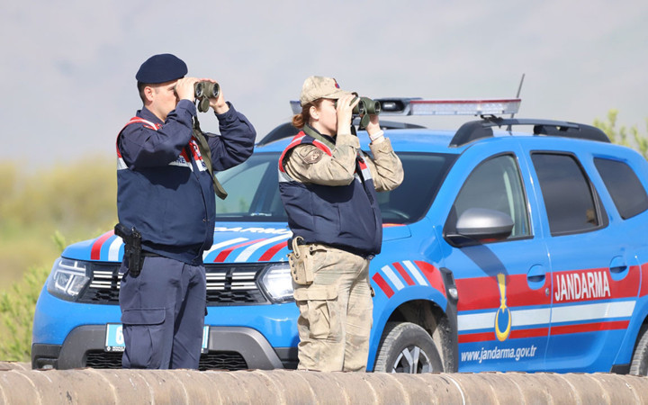 İnci kefalleri göçmeye başlayınca jandarma ve emniyet 24 saat nöbete başladı