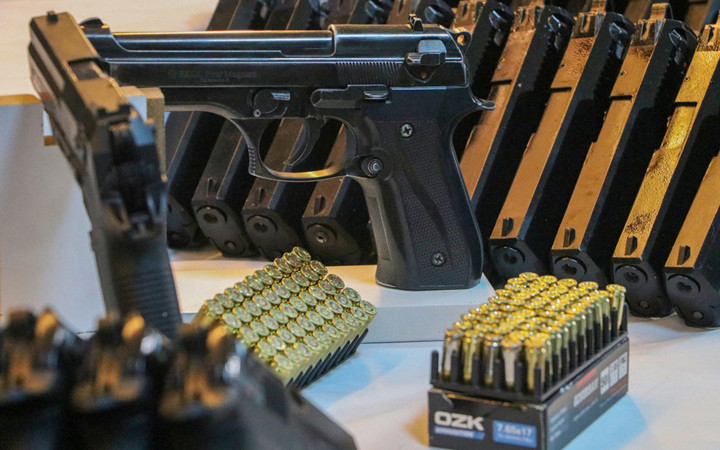 Oyuncak dükkanı gibi gözüken silah atölyesine polis baskını! İçeriden neler çıktı neler