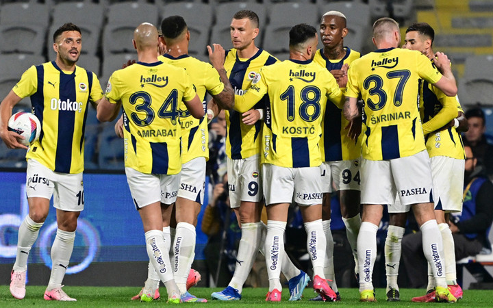 Fenerbahçe'de tecrübeli futbolcu yolun sonuna geldi! Eski takımına dönebilir: "Güzel bir konuşma yaptık"