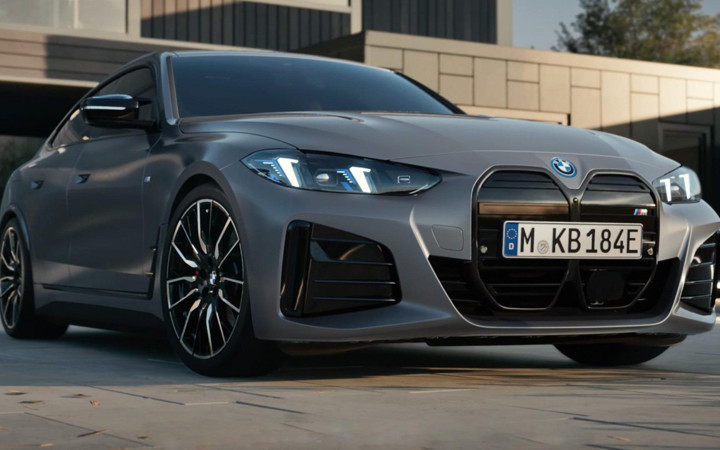 BMW, yeni elektrikli aracını tanıttı! Tam 593 beygir...