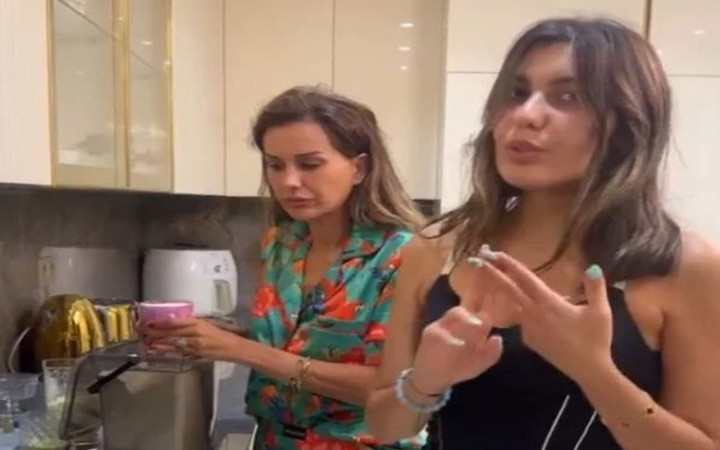 Bahar ablası Nihal Candan'ın helvasını Dilan Polat'ın evinde kavurdu