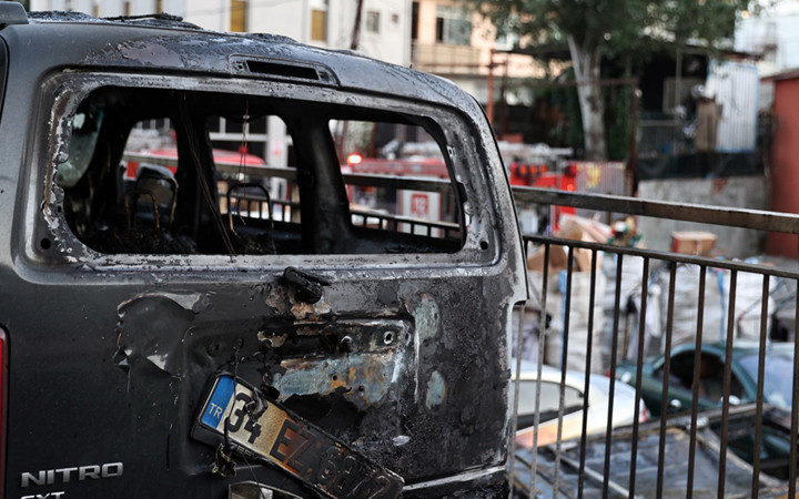 Sanayi sitesinde başlayan yangın otelin otoparkına sıçradı! Araçların haline bakın hepsi yandı