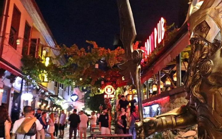 Tatil kentlerini solladı! Gündüz 82 nüfuslu mahalle gece 10 bine çıkıyor!