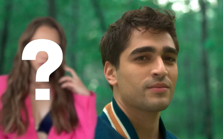 Ünlü oyuncu Mert Ramazan Demir tenis maçında güzel bir kadın ile görüntülendi