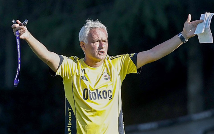 Fenerbahçe transferde gaza bastı! Bir isimle daha anlaşma sağlandı: 4 yıllık imza...