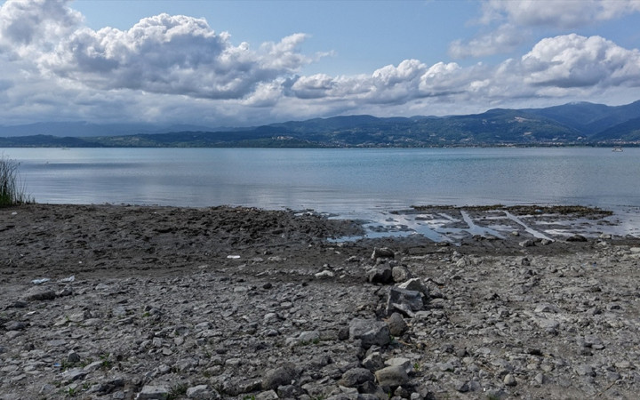 Kuraklık ve sıcaklık artışı nedenitle Sapanca Gölü'nde son 2 yılda 60 milyon metreküp su kaybı!