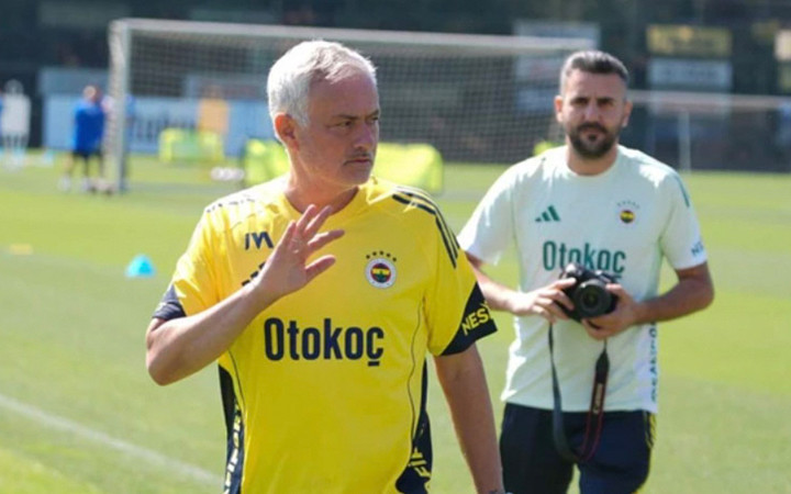 Fenerbahçe'de Jose Mourinho 2 ismi tamamen sildi! Takımdan gönderilecekler