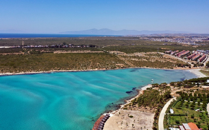 Tatilciler o plajlara akın ediyor! Turistlerin içi mavi bayraklı plajlarda rahat ediyor...