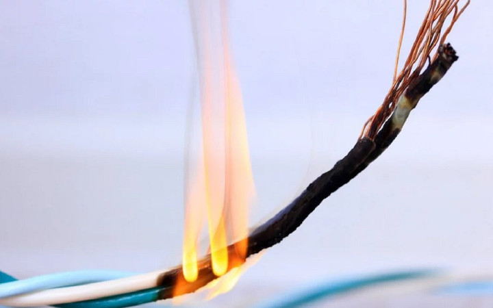 Elektrikçiler uyarıyor! Kabloları saklamak için kullandığınız bu yöntem felakete neden olabilir...