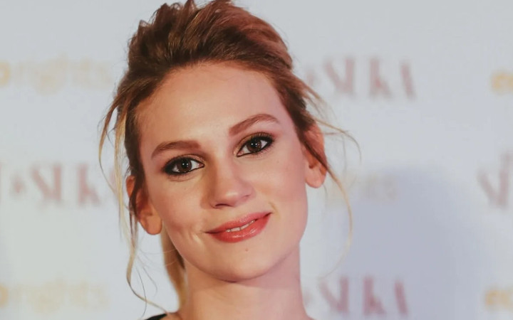 Güzel oyuncu Farah Zeynep Abdullah'a babasından tavsiye! Sperm bankasından çocuk sahibi olacak...